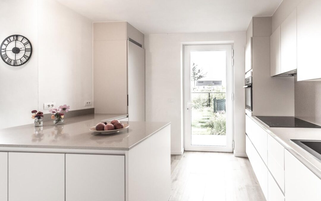 KS-10217-Keuken Greeploos Wit Beige Marmer